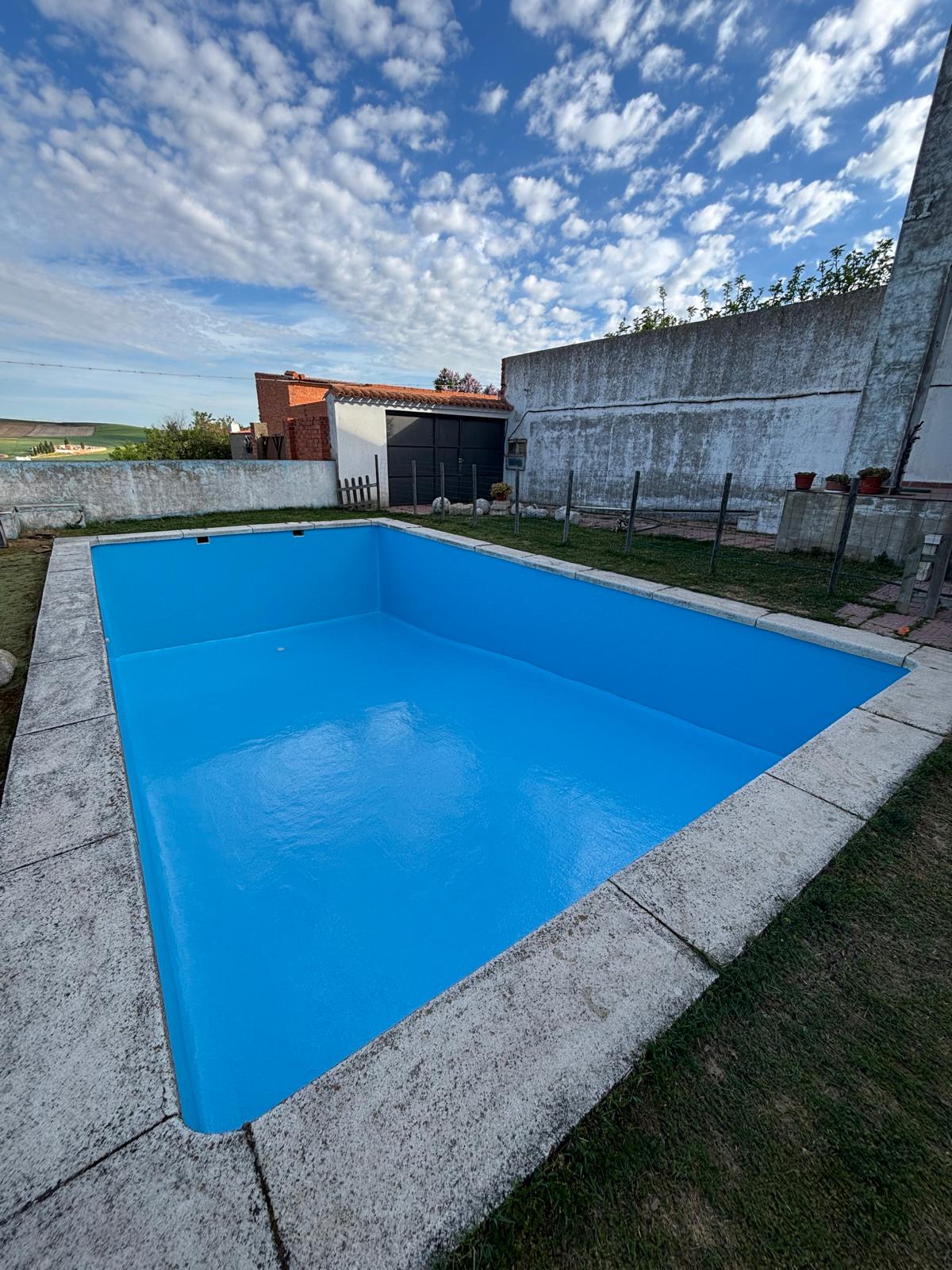 Revestimiento de fibra de vidrio en piscina privada